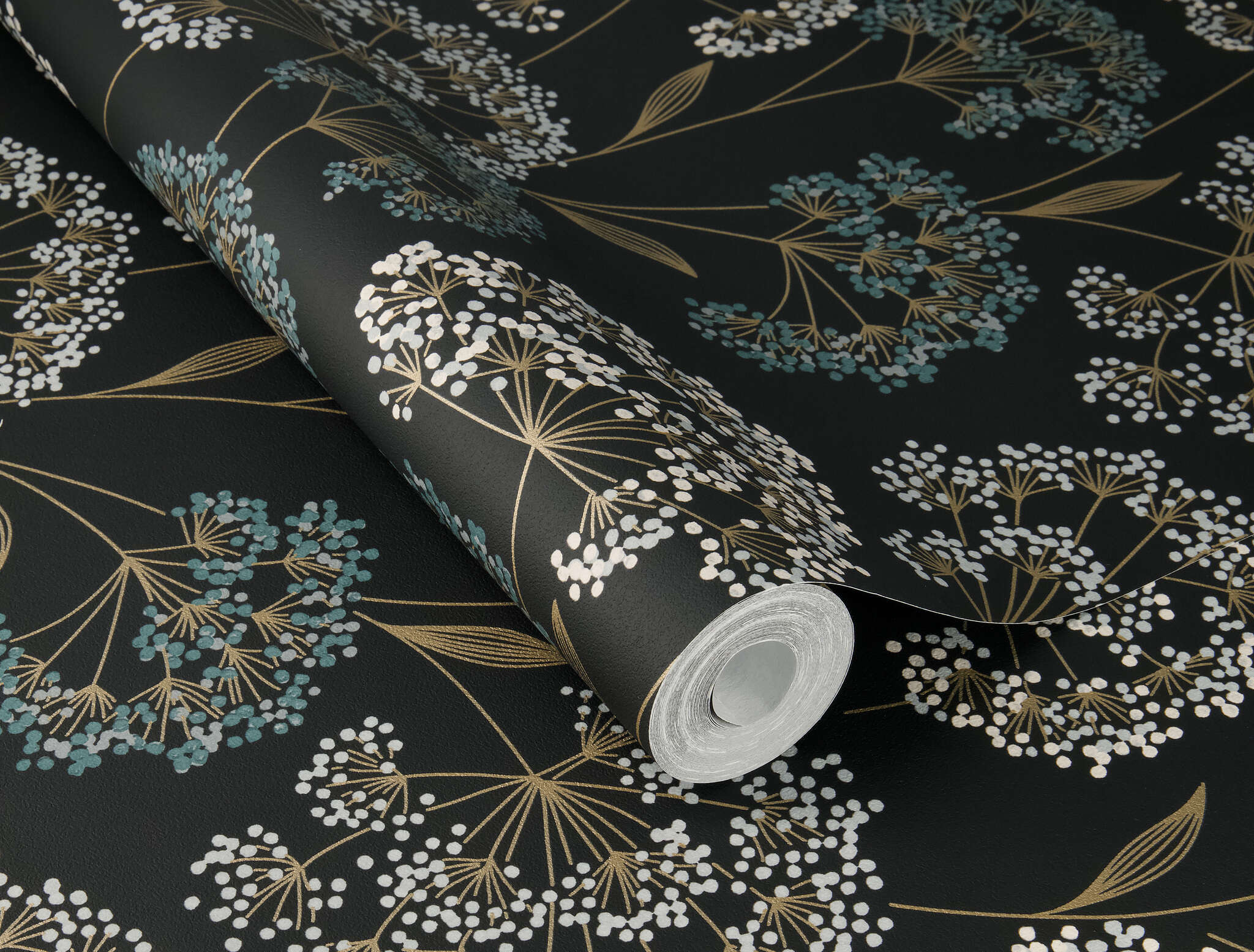 10-793321 Detailaufnahmen 1 Detailed image of Botanical wallpaper with flowers and plants