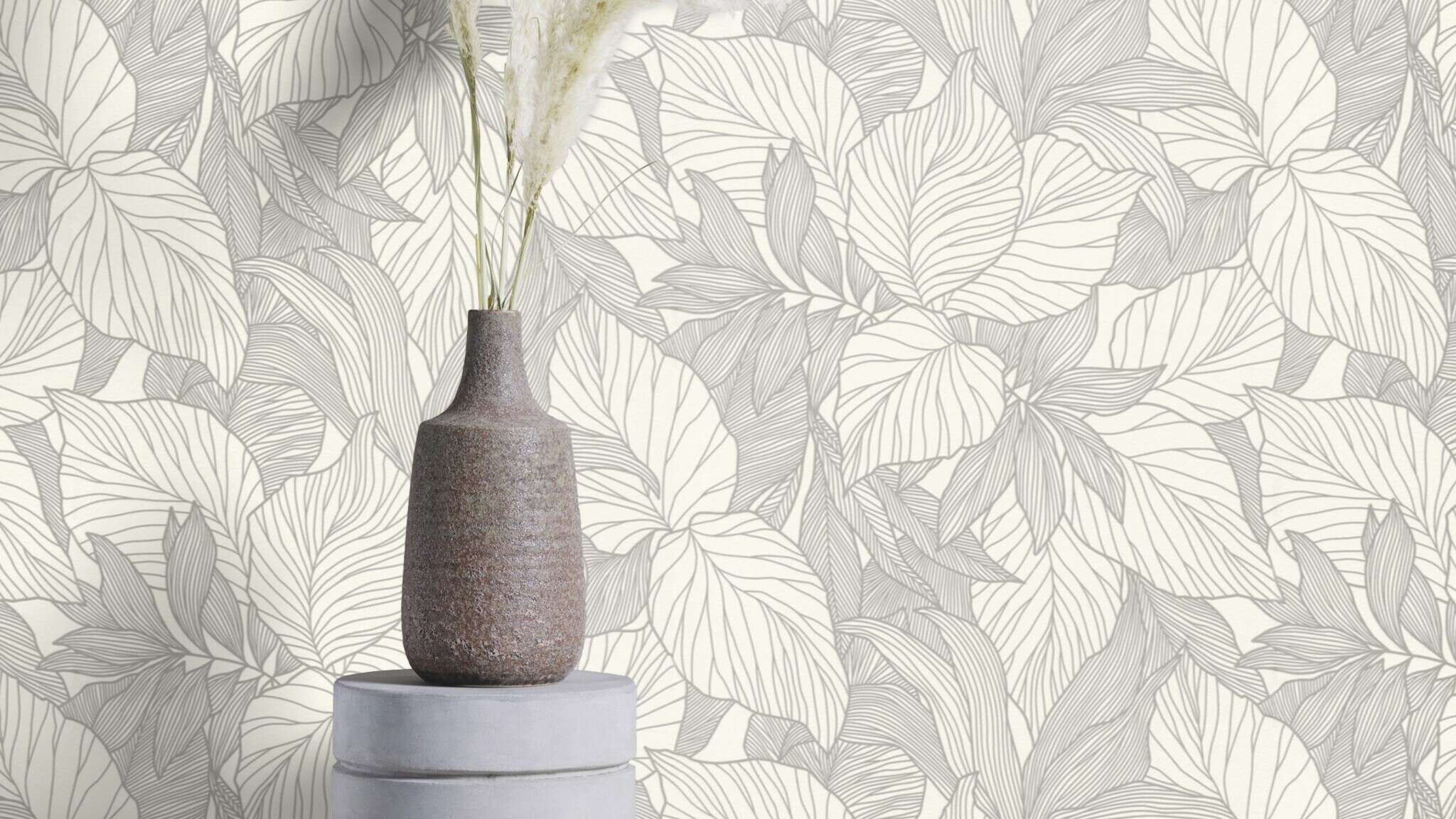 10-314922 Raumsituationen 1 Room with Decorative non-woven wallpaper in soft cream and black with a delicate, slightly raised leaf pattern